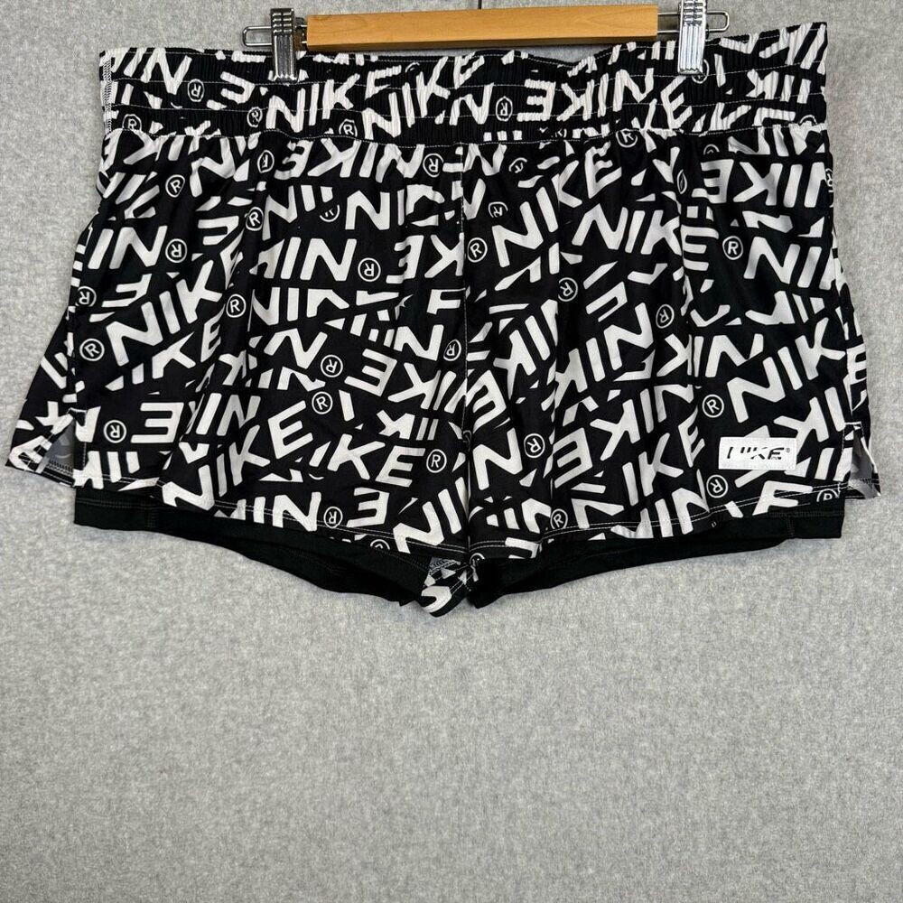 Nike Women's Size XXL 2XL Black White Training Lined Athletic Shorts